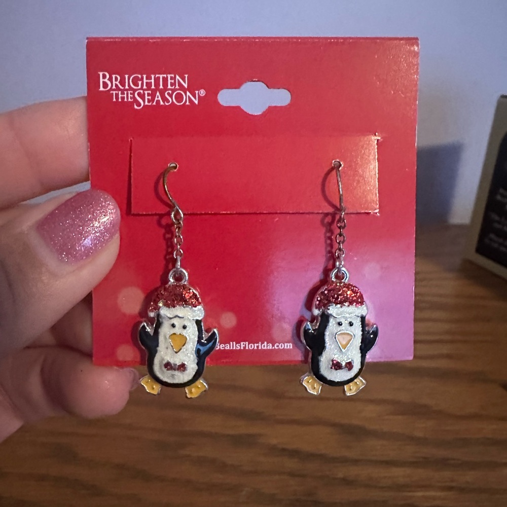 🔥4 for $20!! Brighten the Season Penguins Earrings.